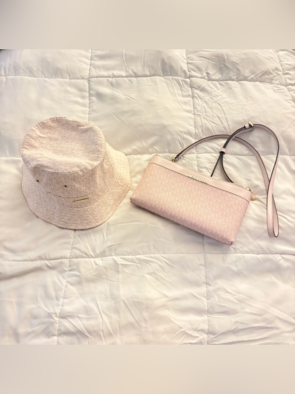 Michael kors Pale Pink Bucket Hat and crossbody bag